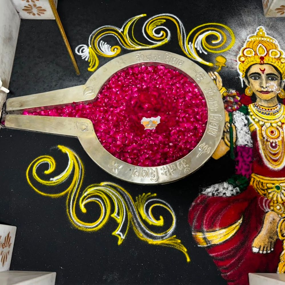 રાયગઢના વૈજનાથ મહાદેવને 45 કિલો કલરથી અદભુત શણગાર કરાયો:ચૌદશે ત્રિપુરા સુંદરી લલિતાદેવીનો શણગાર કરાયો, આવતીકાલે 1008 આરતી થશે