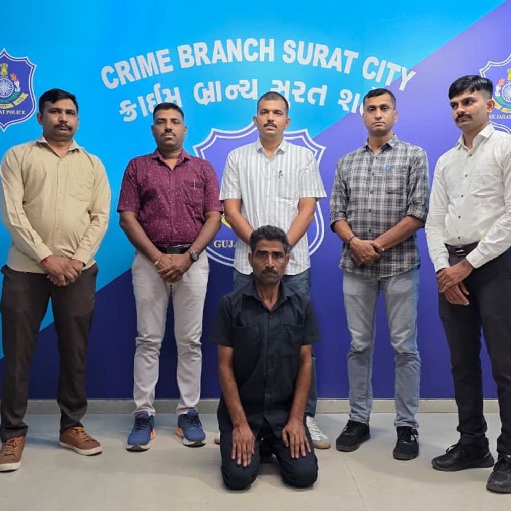 PASA વોરંટની બજવણી ટાળવા ફરાર આરોપી અમદાવાદથી દબોચાયો:UPમાં મજૂરી, ભરૂચ-અમદાવાદમાં સિક્યોરિટી ગાર્ડ, સુરત ક્રાઇમ બ્રાન્ચે 12 વર્ષ જૂના ગુનાના ઝડપી પાડ્યો