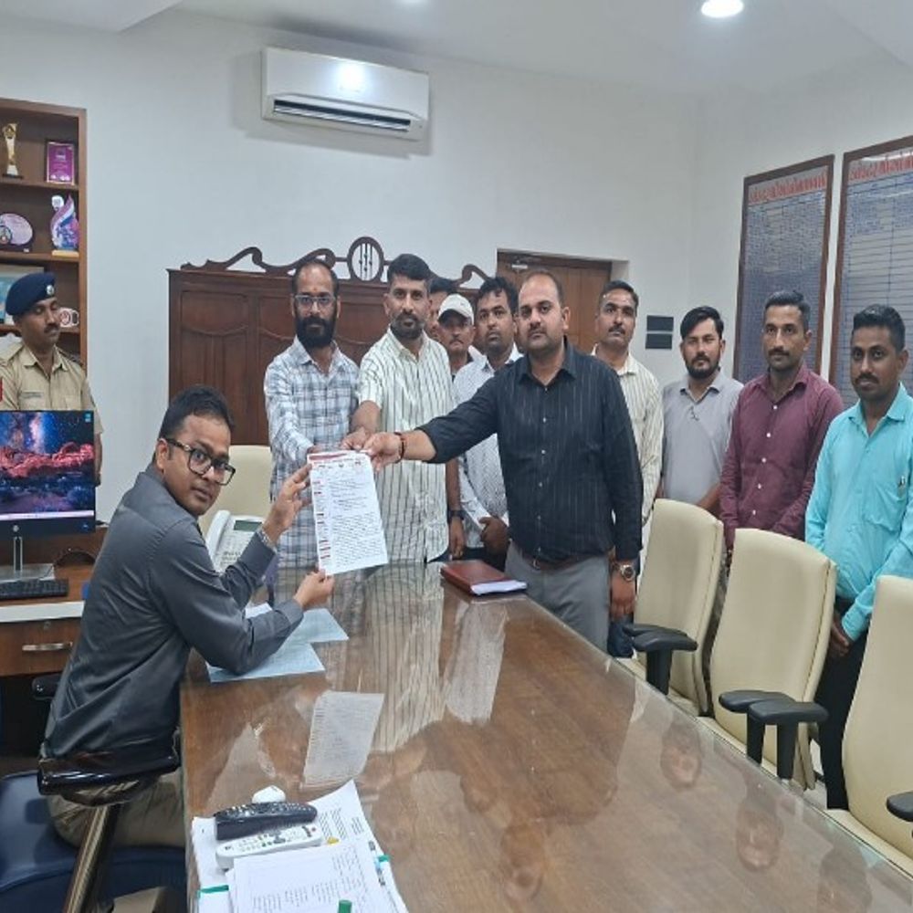 ગ્રામસેવકો આક્રમક મૂડમાં:ગ્રામસેવકો દ્વારા વિવિધ 14 જેટલી માંગણીઓ ને લઈ કલેક્ટરને આવેદનપત્ર પાઠવી રજુઆત કરાઈ