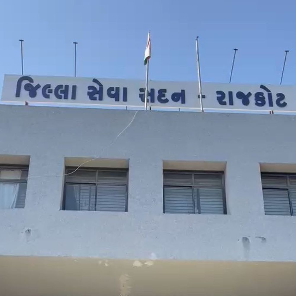 રાજકોટમાં રવિવારે 5 કેન્દ્ર પર UPSCની પરીક્ષા:ડિફેન્સ અધિકારી બનવા માંગતા 1050 ઉમેદવારો પરીક્ષા આપશે, કેન્દ્ર પાસે ઝેરોક્ષ મશીન બંધ સહિત અનેક પ્રતિબંધ