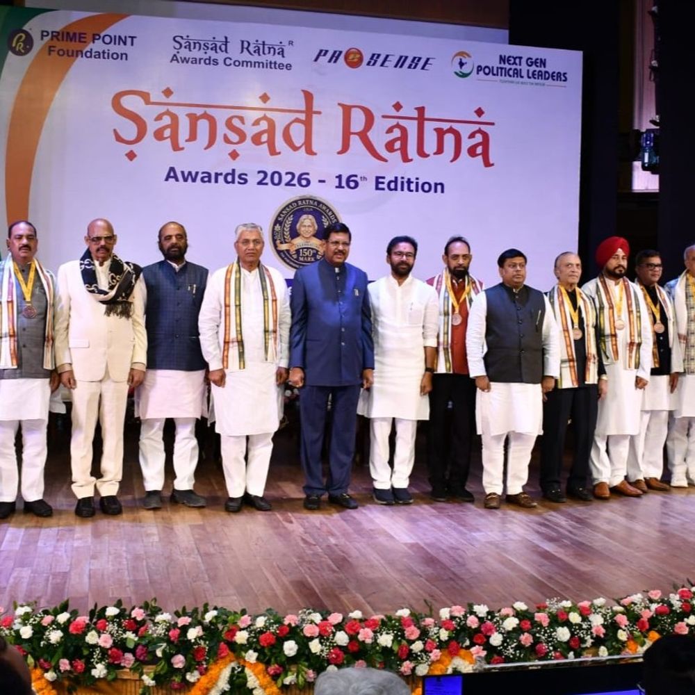 સંસદીય કામગીરીમાં ગુજરાતનો ડંકો:પૂર્વ નાયબ મુખ્યમંત્રી નરહરિ અમીનને મળ્યો 'સાંસદ રત્ન એવોર્ડ', કેન્દ્રીય મંત્રીઓની ઉપસ્થિતિમાં બહુમાન