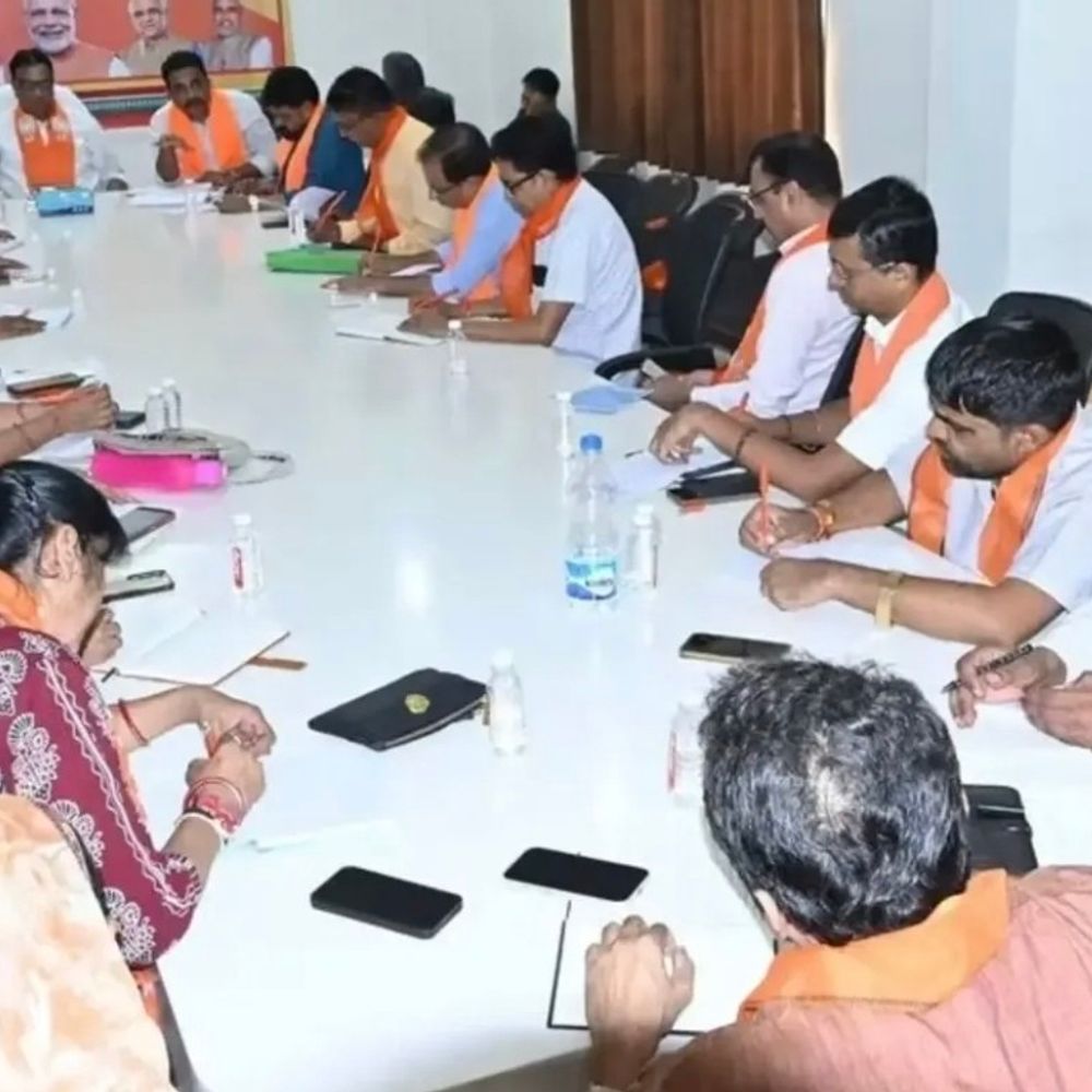 સેવા સંકલ્પ અભિયાન માટે પંચમહાલ ભાજપની મહત્વપૂર્ણ બેઠક:PM મોદીના જનસેવાના 25 વર્ષ પૂર્ણ થવા પર કાર્યક્રમોના આયોજન અંગે ચર્ચા કરાઈ