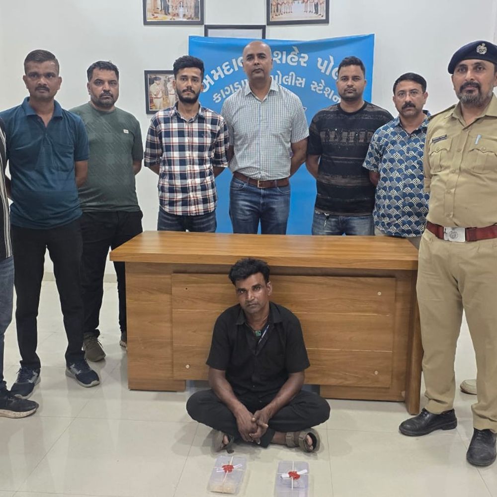 MPથી ₹2.77 લાખનું MD ડ્રગ્સ વેચવા અમદાવાદ આવ્યો:દીવાન બલ્લુભાઈ સ્કૂલ સામે 92.6 ગ્રામ મેફેડ્રોન વેચે તે પહેલાં LCBએ દબોચ્યો