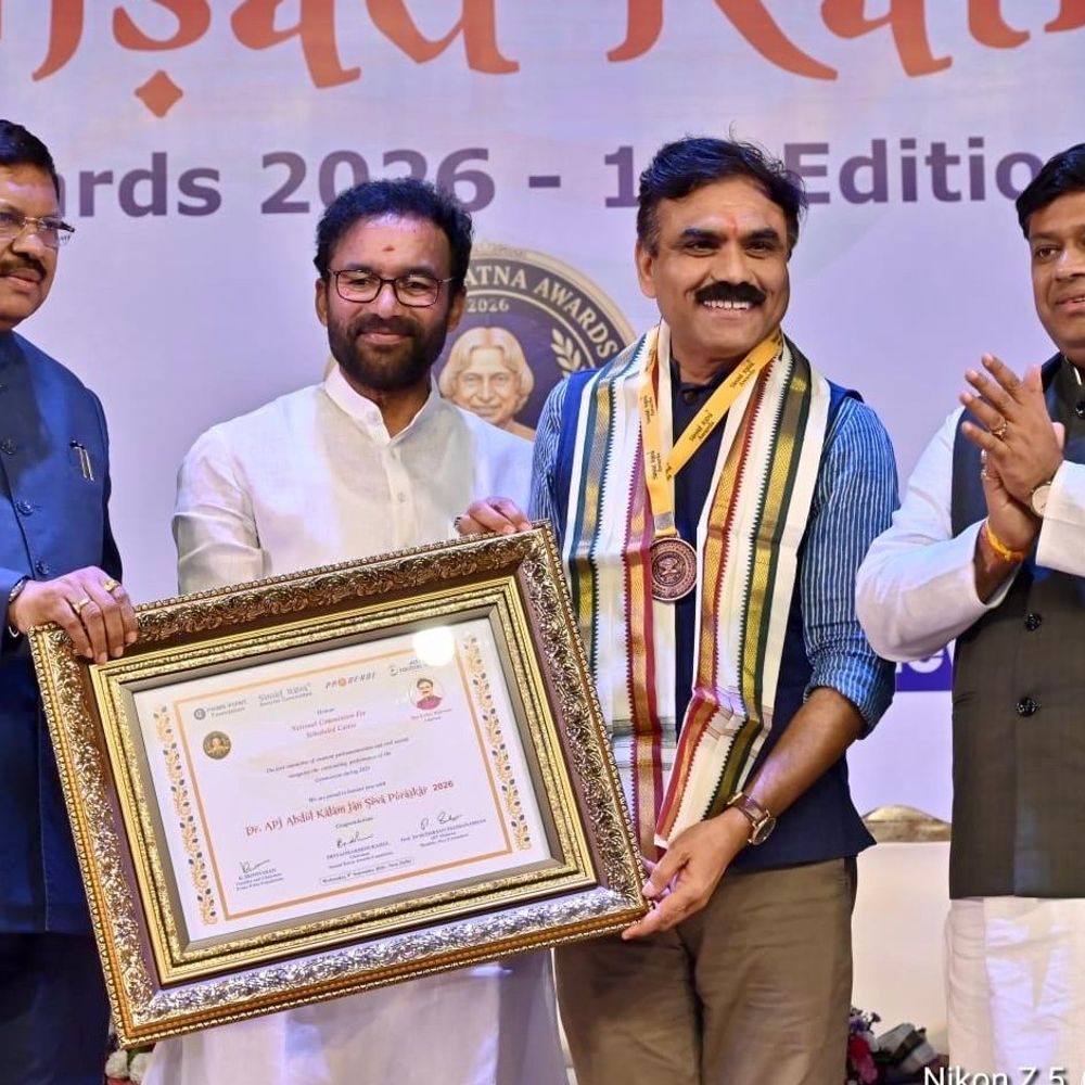 મોદીની એ વાતથી 46 પુસ્તકો લખ્યા:કિશોર મકવાણાને ‘કલામ જન સેવા પુરસ્કાર’: NCSCમાં 2 વર્ષમાં 78 હજાર કેસોનો નિકાલ