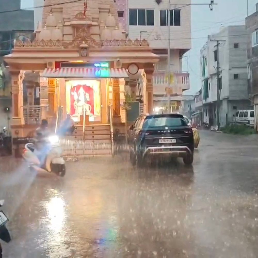 નર્મદા જિલ્લાના 6 તાલુકામાં ધોધમાર વરસાદ:એક કલાકમાં 1 ઇંચ વરસ્યો, કપાસ-તુવેર સહિતના પાકને નવું જીવન મળ્યું