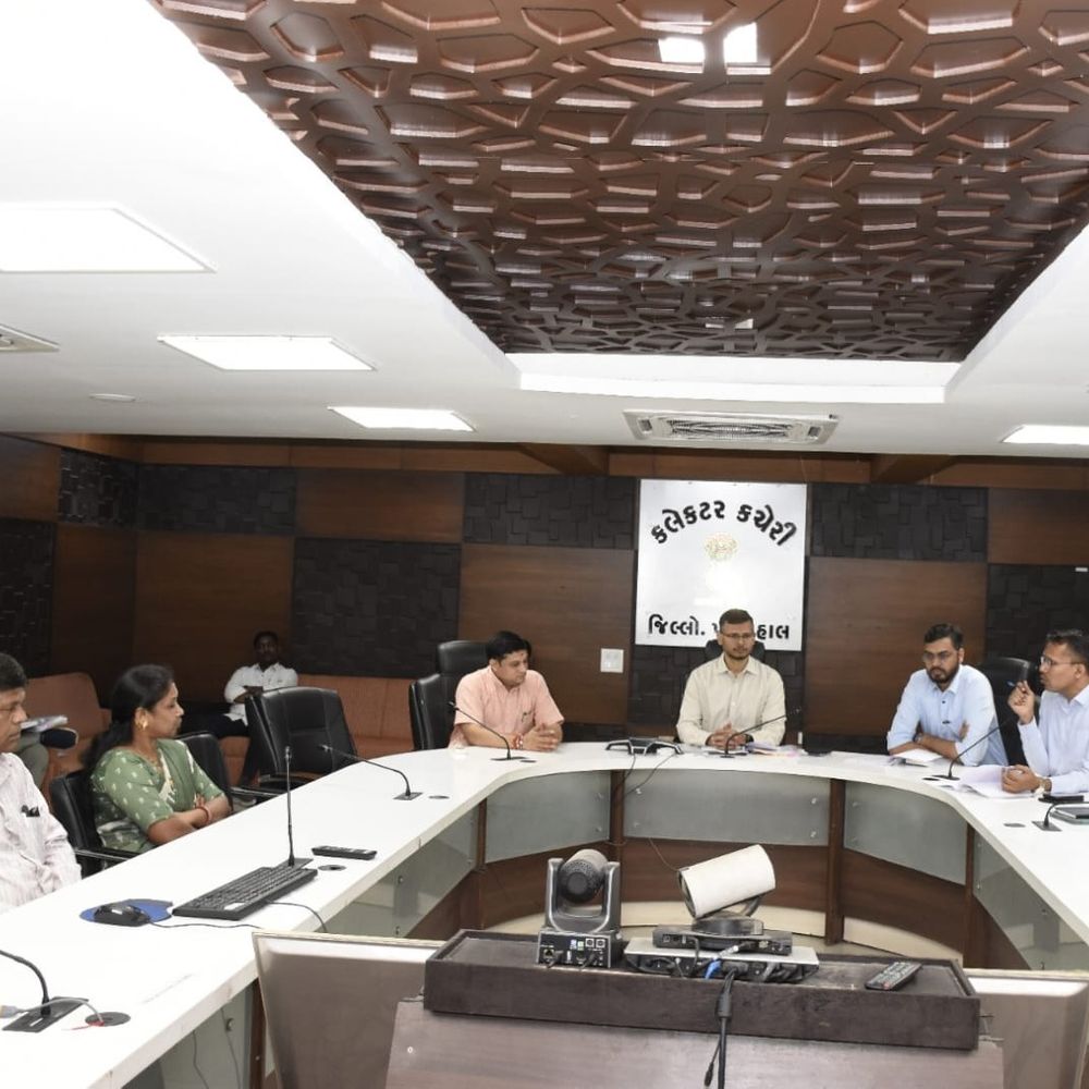 પંચમહાલમાં ‘સેવા સંકલ્પ અભિયાન’ની તૈયારી માટે કલેક્ટરની સમીક્ષા બેઠક:17 સપ્ટેમ્બરથી 17 ઓક્ટોબર સુધી જિલ્લાભરમાં વિવિધ સેવાકીય કાર્યક્રમો યોજાશે