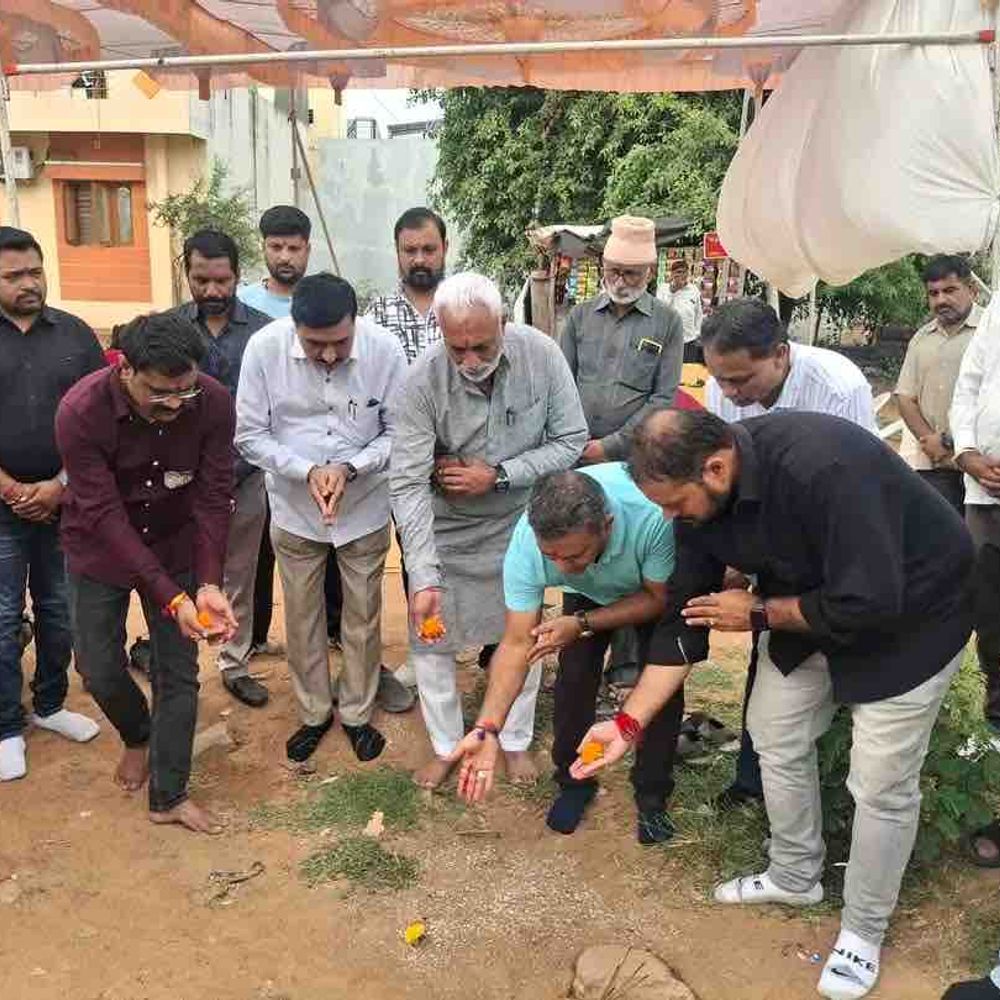 ગોધરાના બામરોલી રોડની સોસાયટીઓમાં રસ્તાની સમસ્યાનો અંત:વર્ષોની રાહ બાદ આંતરિક રસ્તાના નવીનીકરણનું ખાતમુહૂર્ત કરાયું
