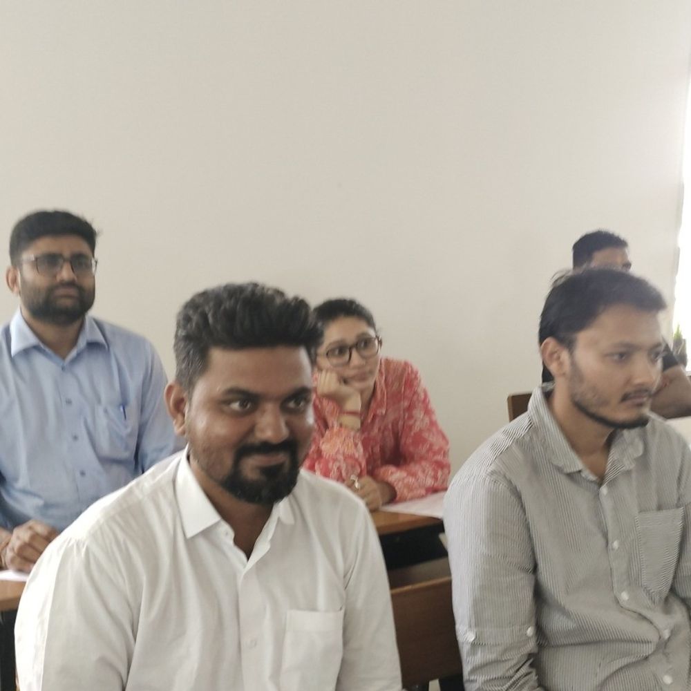ઈટાલિયાએ જ્યાં બેસી પરીક્ષા આપી તે સ્થળને લઈ વિવાદ:કોંગ્રેસે કહ્યું- ભક્ત કવિ નરસિંહ મહેતા યુનિ.ના પરીક્ષા ખંડમાં CCTV અને ફાયર NOCનો અભાવ, કુલપતિએ કહ્યું- 'ઘણા અમને બદનામ કરે છે'