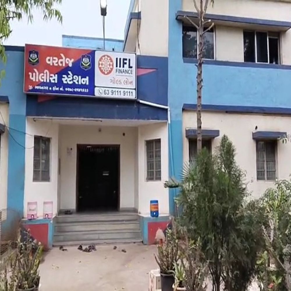 QR કોડ સ્કેન કરાવી 10 હજાર પડાવ્યા:તળાજા હાઇ-વે પરથી રત્નકલાકારનું અપહરણ કરી 10 હજારની લૂંટ, 4 સામે ગુનો નોંધાયો