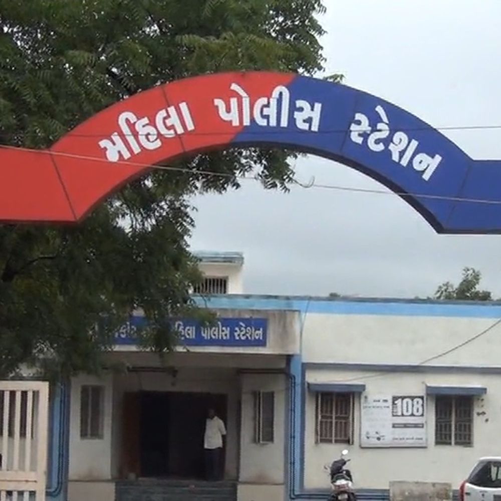 પતિ અને સસરિયાઓએ ત્રાસની હદ વટાવી:રાજકોટમાં ગર્ભવતી પત્નીને દારૂડિયા પતિએ ઢોર માર મારતા ગર્ભપાત થયો, સ્ત્રીધન પચાવી ત્રાસ આપતા પતિ-સાસુ-સસરા સામે ફરિયાદ