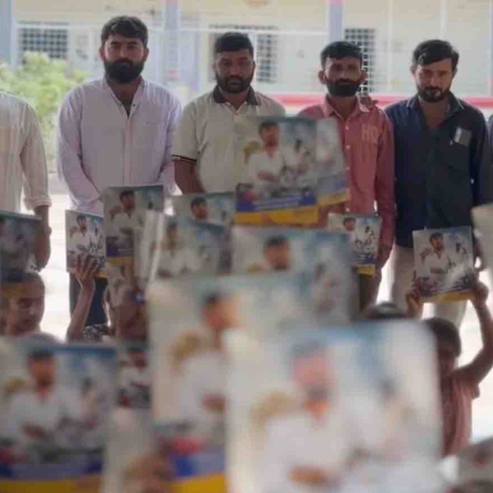 ખાયડી પ્રાથમિક શાળામાં ધારાસભ્ય હેમંતભાઈ ખવાએ પુસ્તક વહેંચ્યા:વિદ્યાર્થીઓમાં અભ્યાસ પ્રત્યે રસ જગાડવા અને જ્ઞાનવૃદ્ધિ માટે કરાઈ પહેલ