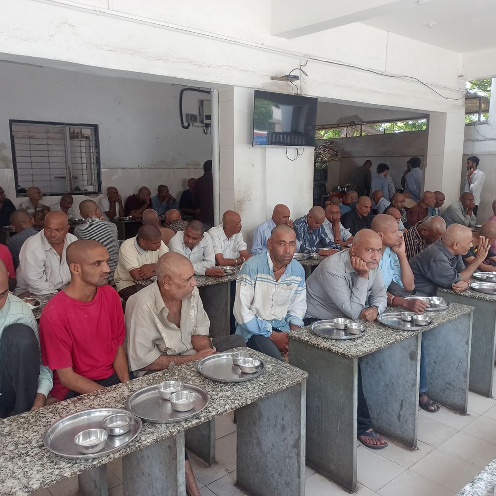 ST નોકરી છોડી સેવા યજ્ઞ: 43 વર્ષમાં 135 થી વધુ માનસિક દિવ્યાંગોને મળ્યું નવજીવન