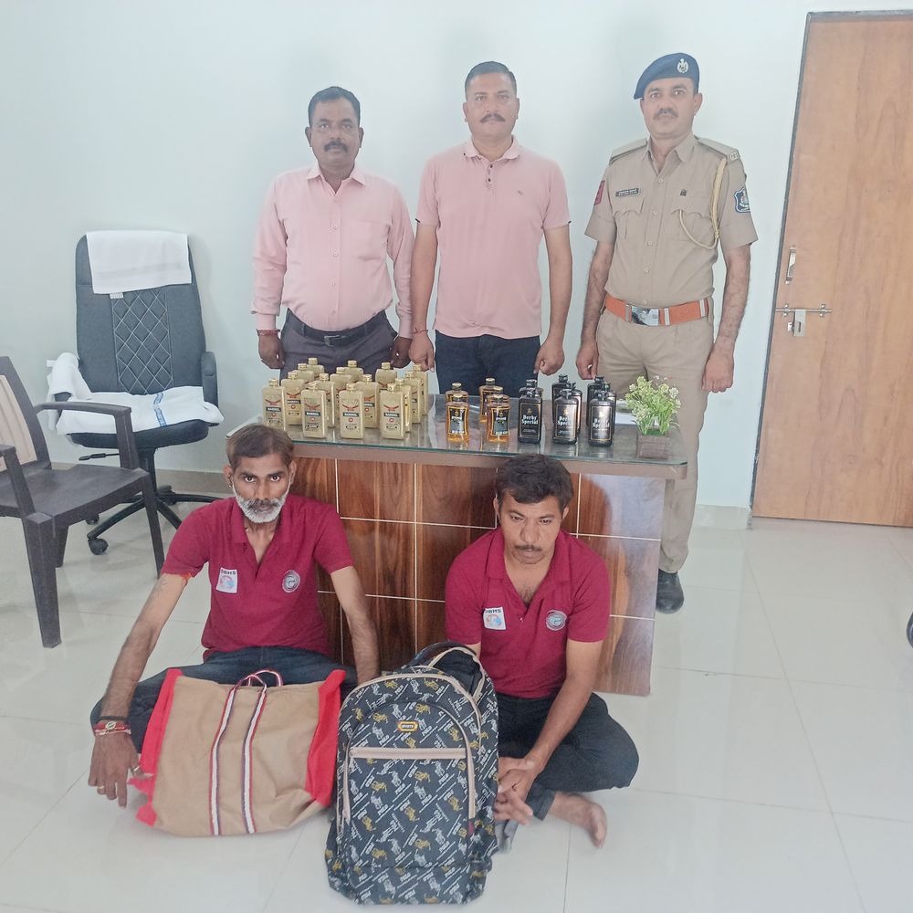 પોરબંદર-દાદર ટ્રેનના સફાઈ કામદારો દારૂ સાથે ઝડપાયા