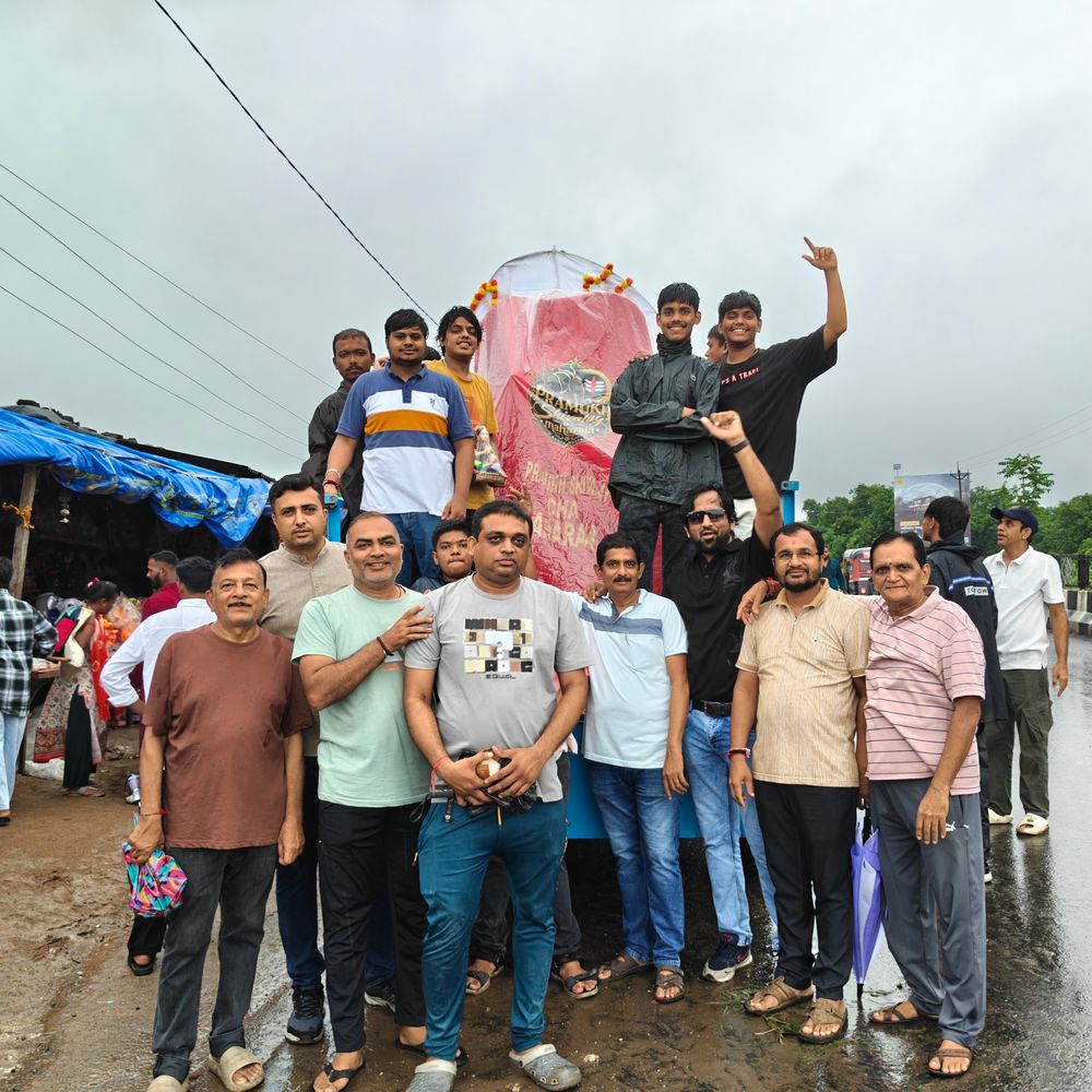 પ્રમુખ શિવાલયના રાજાનું આગમન:વલસાડમાં ગણેશોત્સવનો માહોલ, ઢોલ-નગારા સાથે ભક્તો ઉમટ્યા; આવતીકાલે સ્થાપના