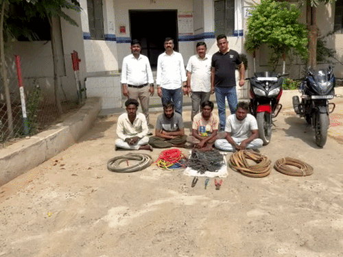 લાંઘણજમાંથી કેબલ ચોરી કરતી ટોળકીના 4 સાગરીત ઝડપાયા:તાંબાનો ભંગાર સહિત 2.65 લાખનો મુદ્દામાલ જપ્ત, 7 ગુનાનો ભેદ ઉકેલાયો