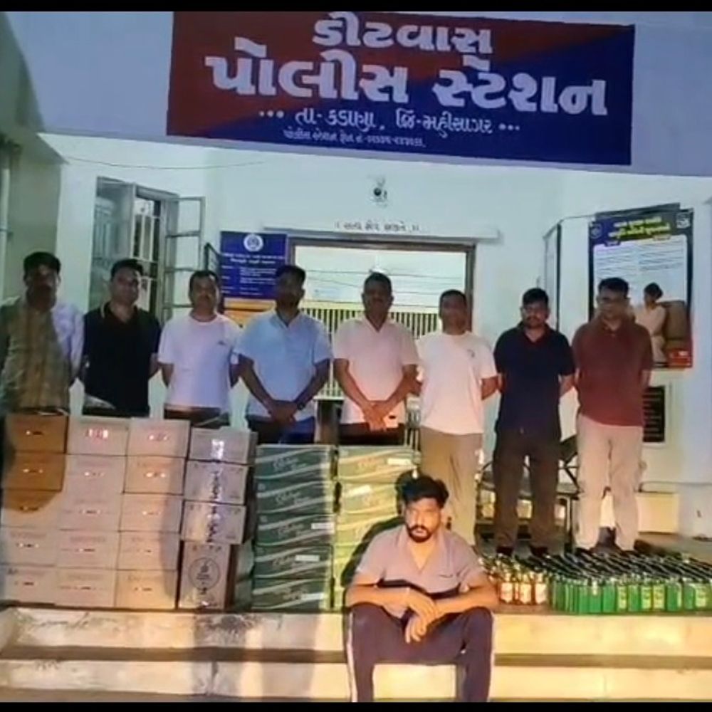 મહીસાગર LCB એ ડિટવાસમાં 1521 બોટલ વિદેશી દારૂ ઝડપ્યો:બોલેરો પીકઅપમાંથી ચોરખાનામાં છુપાવેલો રૂ. 10.72 લાખનો મુદ્દામાલ જપ્ત, એક પકડાયો