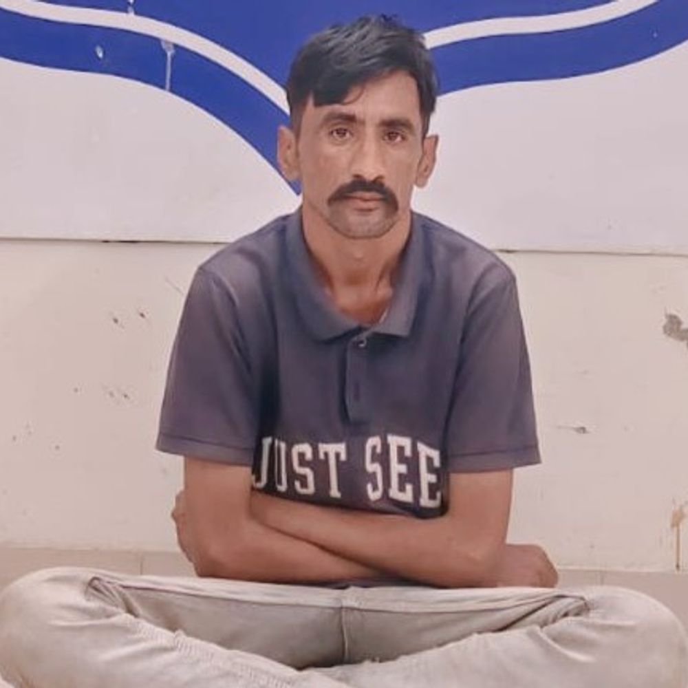 8 ચોરાઉ મોબાઈલ સાથે રીઢો ચોર ઈટલી પકડાયો:જૂનાગઢ ક્રાઈમ બ્રાન્ચે કેશોદના મેસવાણના રીઢા ચોર વિક્રમ ઉર્ફે ઈટલીને 8 મોબાઈલ સાથે ઝડપ્યો: ફોન માલિકો પાસે ઓનલાઈન નાણાં પડાવવાની મોડેસ ઓપરેન્ડીનો પર્દાફાશ
