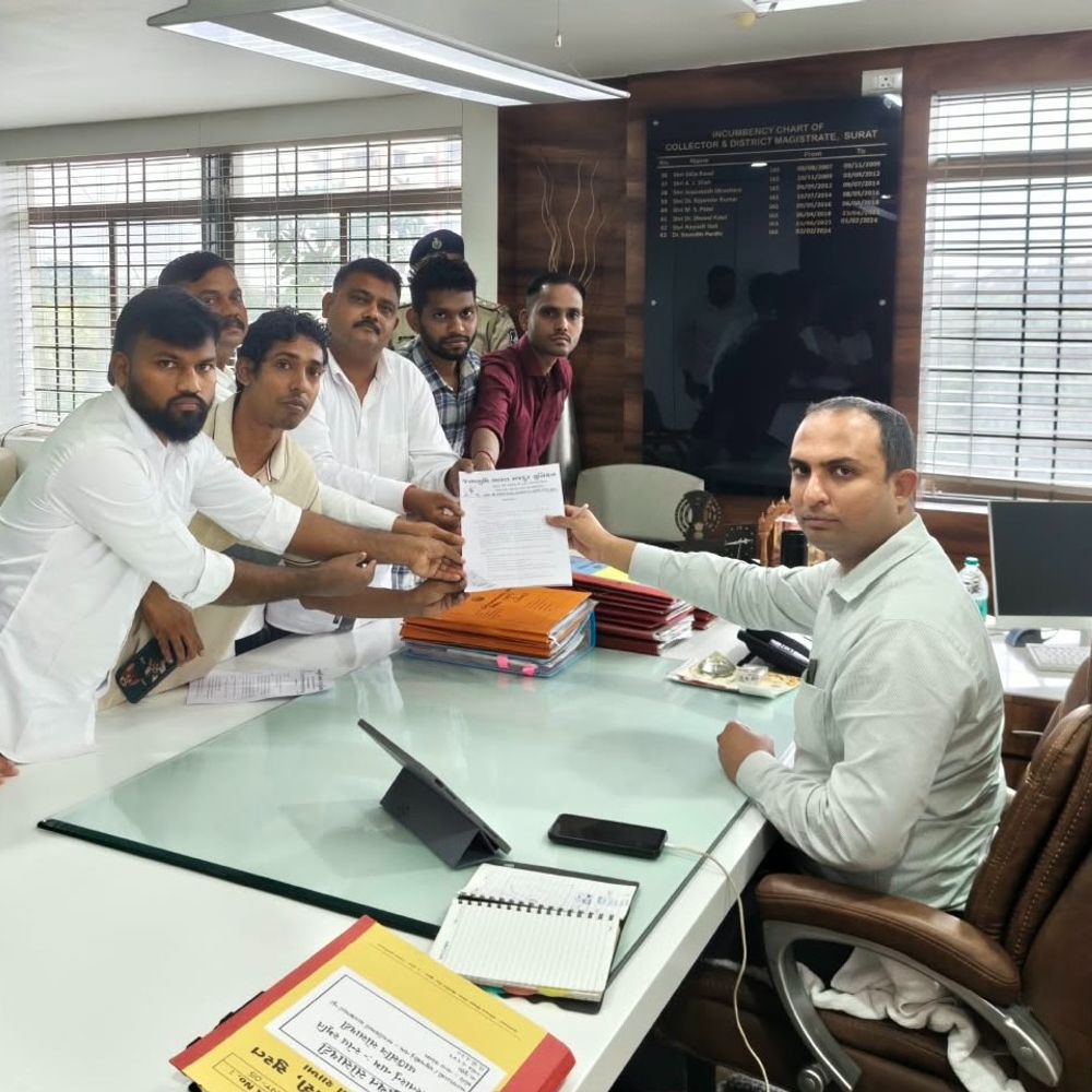 સુરતમાં એમ્બ્રોઈડરી શ્રમિકોની કલેક્ટર સાથે બેઠક:8 કલાક ડ્યુટી અને સાપ્તાહિક રજા નહીં મળે તો 2 ઓક્ટોબરે આમરણ અનશન, શ્રમિક નેતાનો તંત્રને ખુલ્લો પડકાર