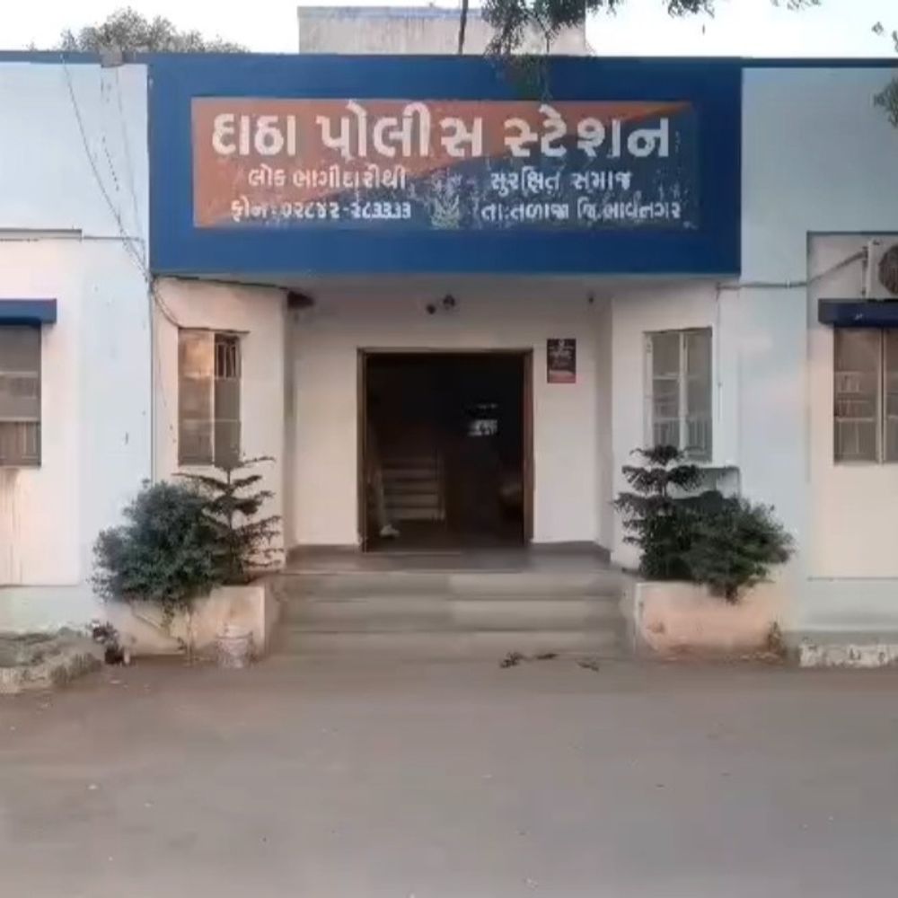 બોરડી ગામે 1 કલાકમાં તસ્કરો દ્વારા મકાનમાંથી 6 લાખની ચોરી:ખેડૂત પરિવાર આઠમના દિવસે દર્શનાર્થે ગયો ને તસ્કરો ખાતર પાડી ગયા; દાઠા પોલીસ મથકમાં નોંધાઇ ફરિયાદ