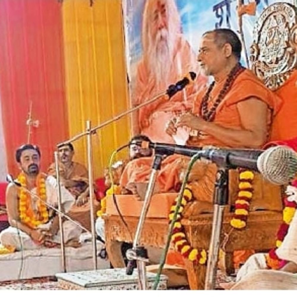 ગાય માતા વિશે 11 વિદ્વાનોએ 6 કલાક સુધી શાસ્ત્રાર્થ કર્યો:ગાયને શાસ્ત્રમાં ‘ગો’ કહે છે, કારણ કે ગાય ચાલે તો સૃષ્ટિનું ચક્ર પણ ચાલે, વાત્સલ્ય શબ્દ પણ ગોમાતા માટે સર્જાયો છે