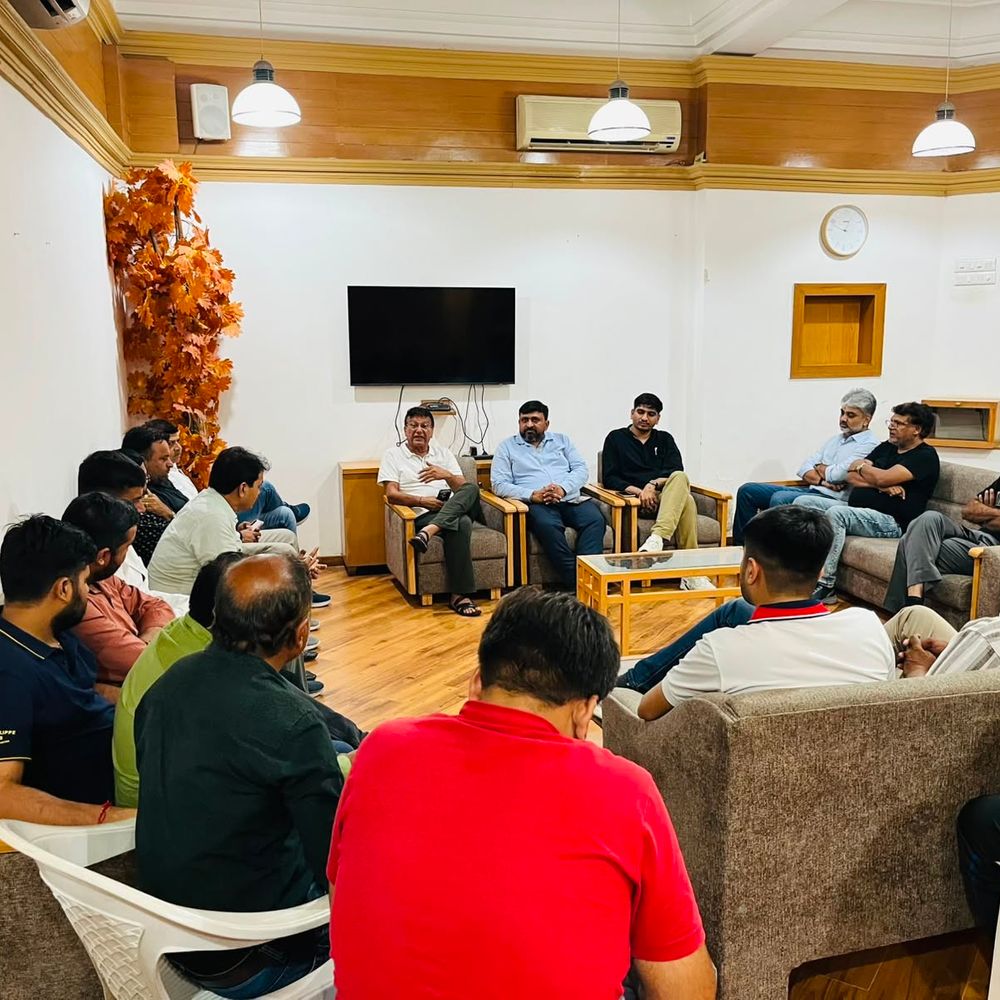 UV Club Amdavad દ્વારા રાજપથ ક્લબમાં મિટિંગ:શરદ પૂર્ણિમાએ નવરાત્રિ મહોત્સવ કરવાનો સર્વાનુમતે નિર્ણય
