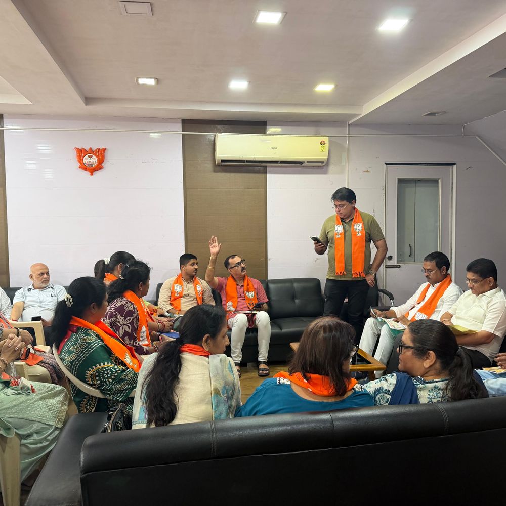 વલસાડ ભાજપની 'સેવા સંકલ્પ અભિયાન' બેઠક:બેઠકમાં અભિયાનને વધુ સારી રીતે લાગુ કરવા અને તેના વિવિધ આયોજન પર ચર્ચા