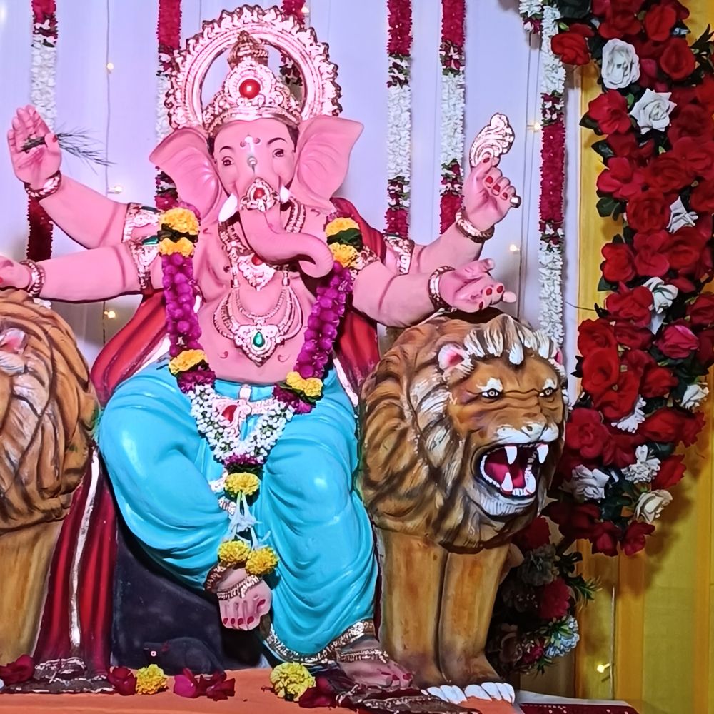 પાલની વીર એક્ઝોટિકા બિલ્ડિંગમાં ધામધૂમથી શ્રીજી પધાર્યા:બિલ્ડિંગના સભ્યોએ આરતી કરી સ્વાગત કર્યું, ૧૦ દિવસ ગણેશ ઉત્સવ ઉજવાશે