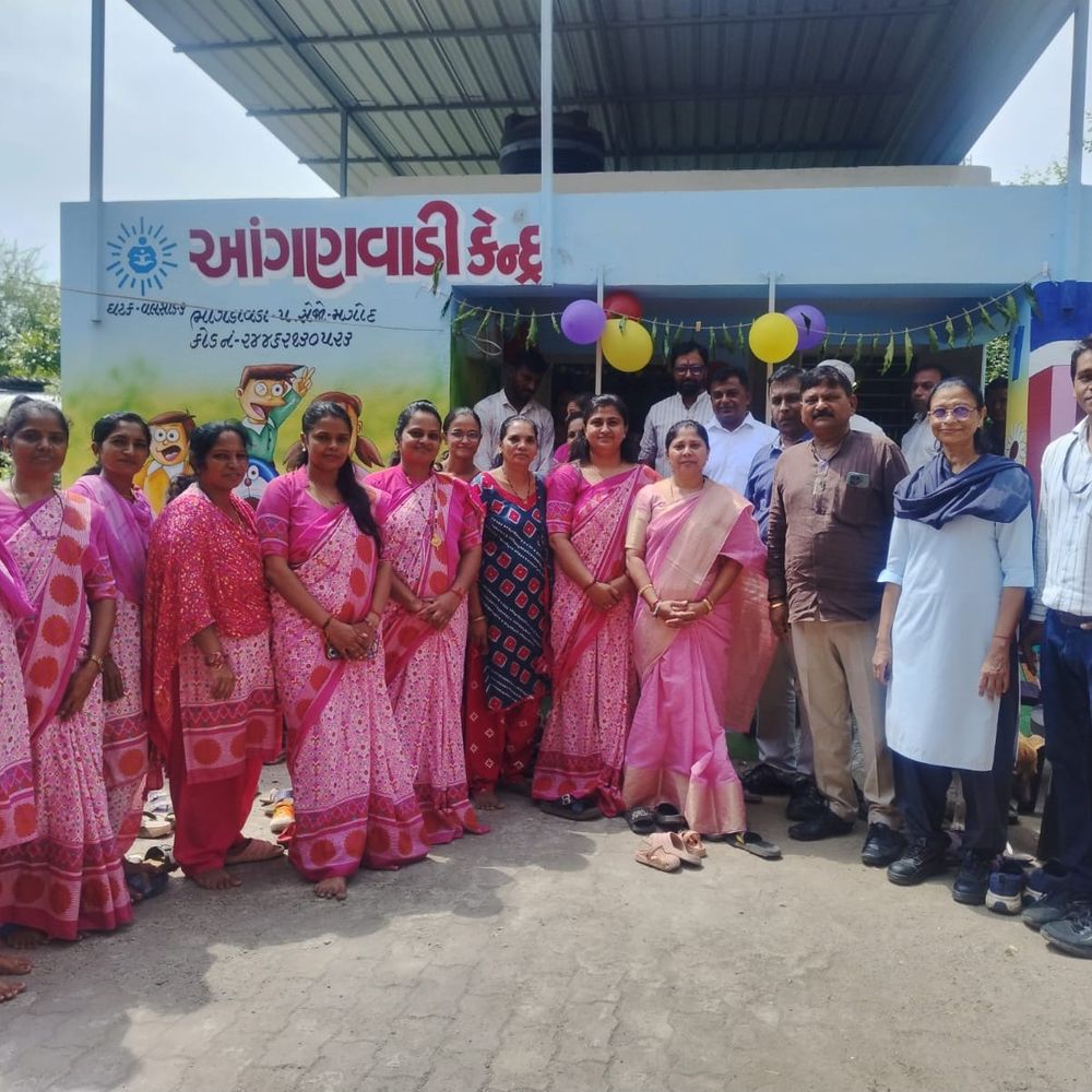 વલસાડમાં અતુલ ફાઉન્ડેશને નવી આંગણવાડીઓનું લોકાર્પણ કર્યું:જિલ્લા પંચાયત પ્રમુખે ભાગડાવડા અને ટૂકવાડા ગામમાં સુવિધાઓ ખુલ્લી મૂકી