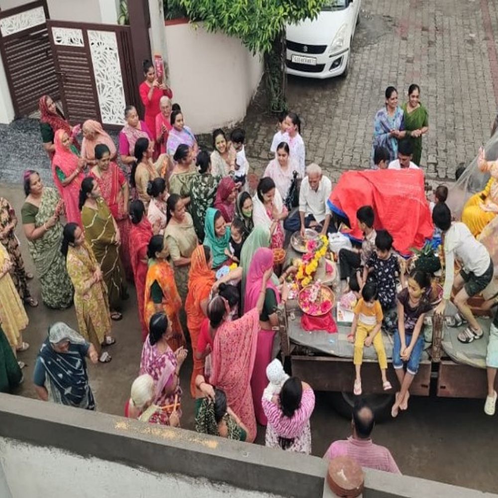 ગણપતિ આયો બાપ્પા... રિધ્ધિ-સિધ્ધિ લાયો...:શહેરમાં ઠેર-ઠેર વિધ્નહર્તાનું આગમન, ભક્તો દ્વારા ડીજેના તાલે વાજતે-ગાજતે બાપ્પાના વધામણાં