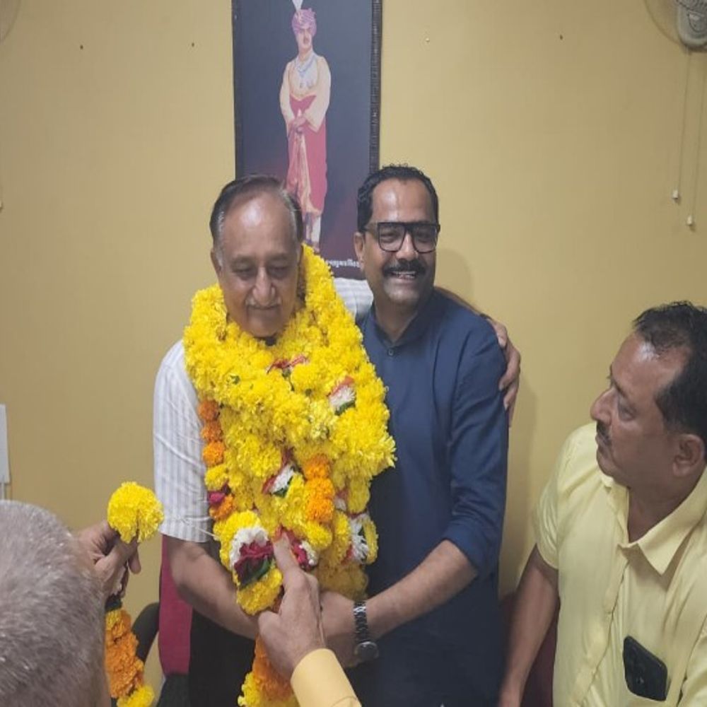 ભાવનગર મહાનગરપાલિકામાં વિરોધ પક્ષના નેતા તરીકે ભરતભાઈએ પદભાર સંભાળ્યો:શહેર કોંગ્રેસ પ્રમુખ સહિતના અગ્રણીઓએ ફૂલહાર પહેરાવી ભરતભાઈને શુભેચ્છા પાઠવી