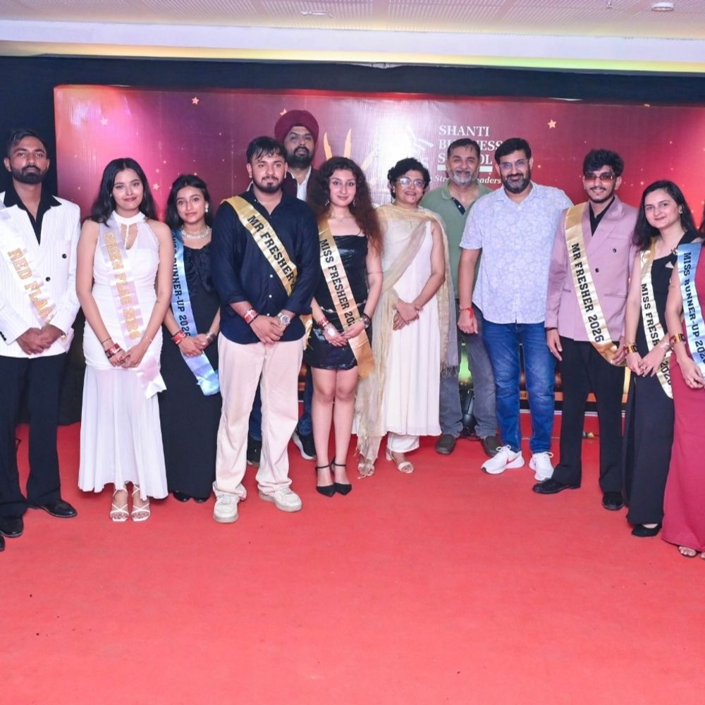 શાંતિ બિઝનેસ સ્કૂલમાં 'સેહર 2026' સાથે નવા વિદ્યાર્થીઓનું સ્વાગત:1100 વિદ્યાર્થીઓ માટે ફ્રેશર્સ પાર્ટી યોજાઈ, ડાયરેક્ટરે પ્રોત્સાહિત કર્યા