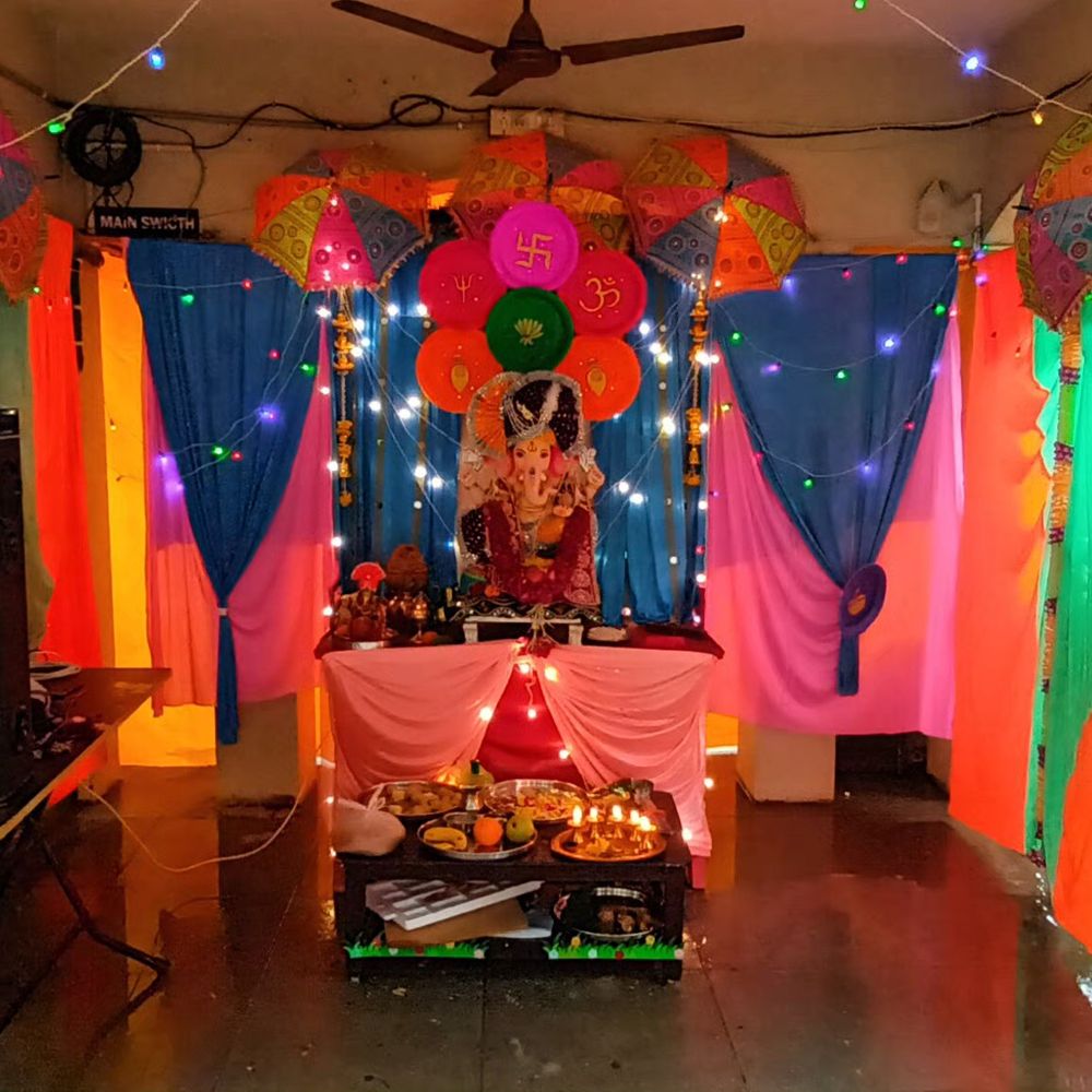 ગ્રીન ગણેશોત્સવ-2026 નો પહેલો દિવસ શરૂ:સોલા ભાગવતના વૃંદાવન-6 બંગ્લોઝમાં ગણેશ સ્થાપના, આરતી અને સાંસ્કૃતિક કાર્યક્રમો યોજાયા
