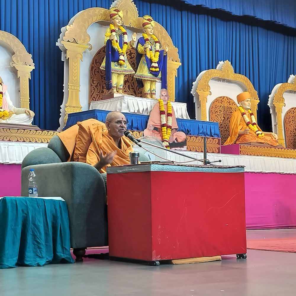 મહંત સ્વામી મહારાજનો 93મો જન્મોત્સવ ઉજવાયો:અક્ષરચરણ સ્વામીએ કહ્યું- ગુરુ હોવા છતાં સદાય દાસ ભાવે વર્તે છે