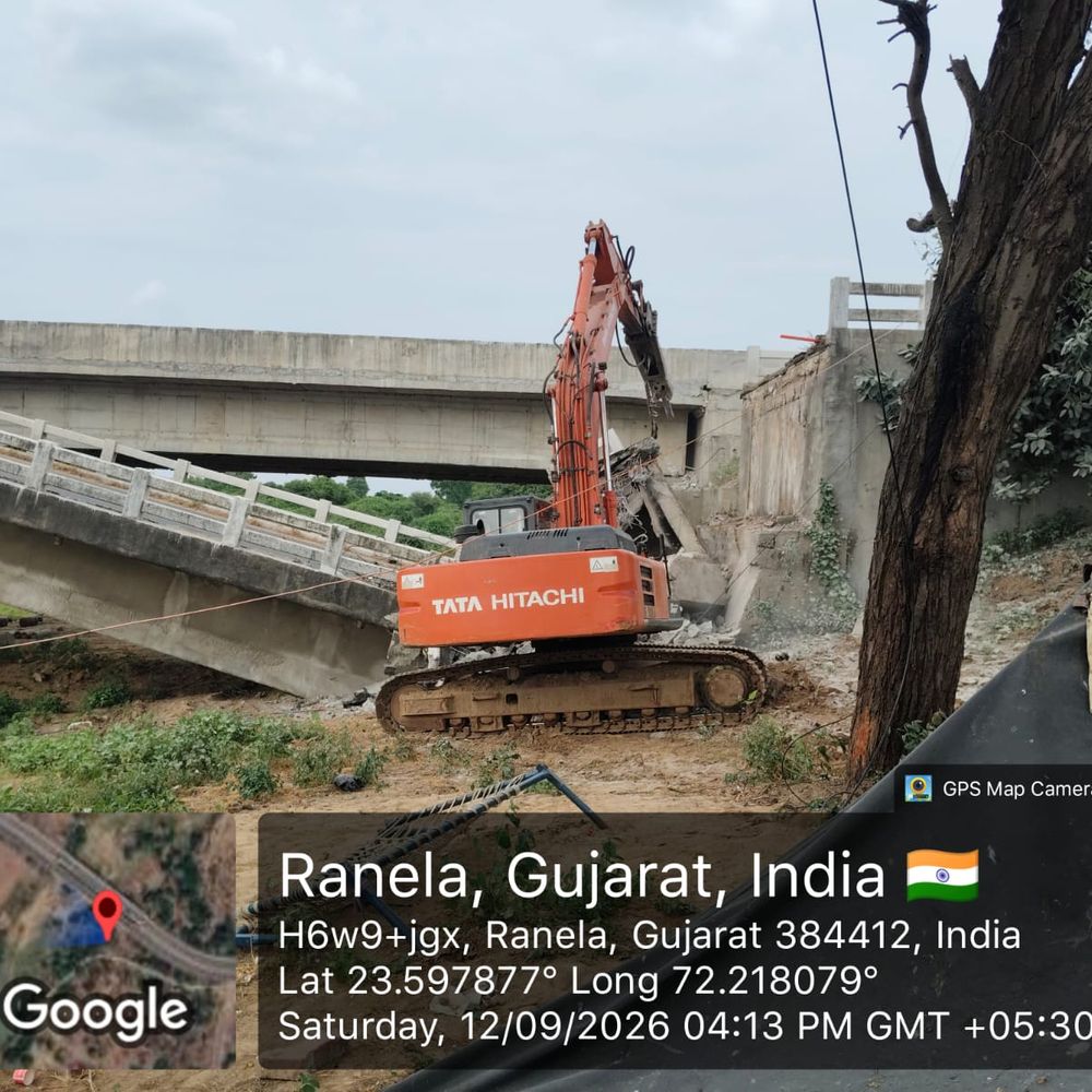 વાહનચાલકો માટે બાજુના બ્રિજ પરથી ટ્રાફિક ડાયવર્ટ કરાયો:મહેસાણા-મોઢેરા રોડ પર રણેલા પાસે 35 વર્ષ જૂનો બ્રિજ તોડી નવો બનાવાશે