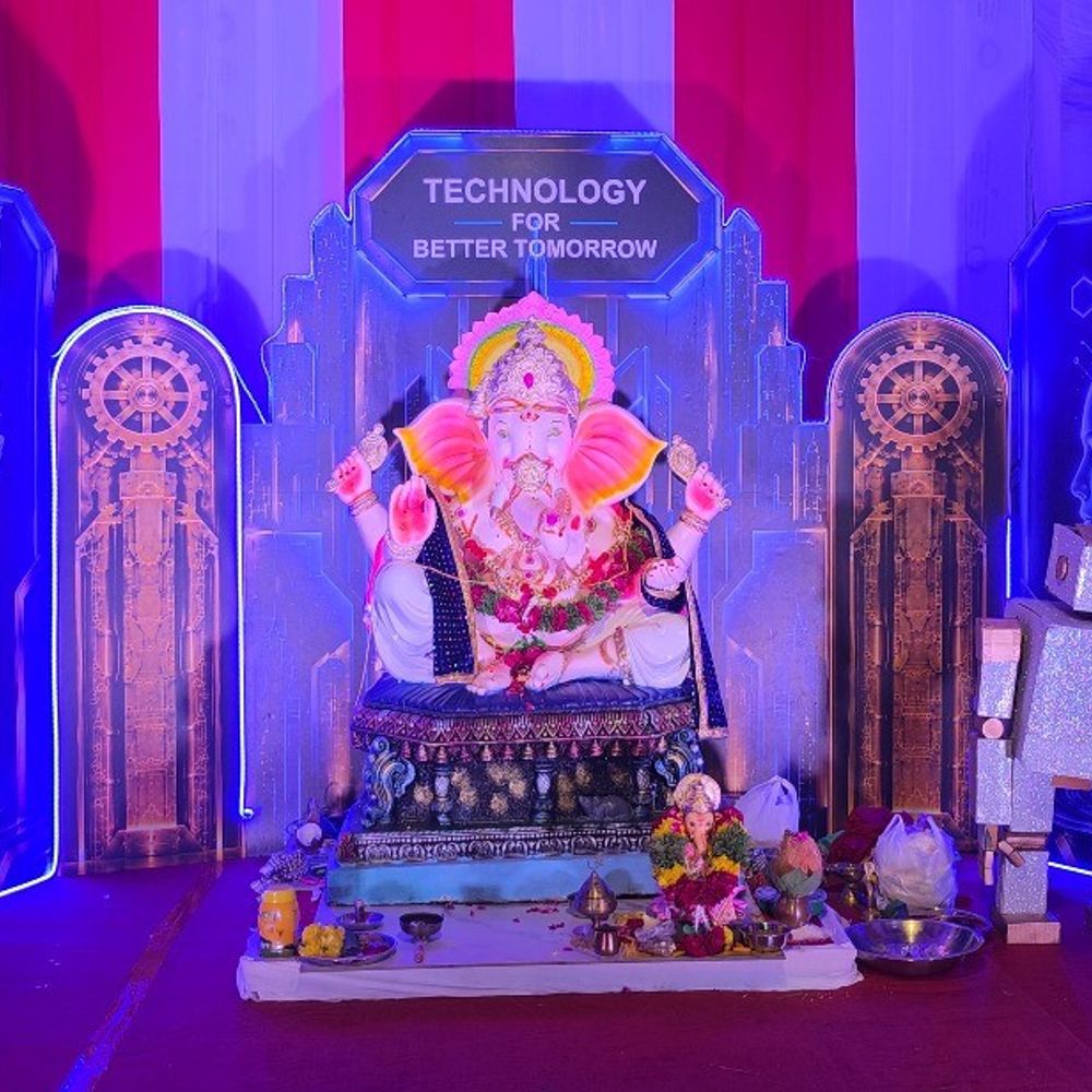 ન્યૂ રાણીપના રત્નસાગર હાઈટ્સમાં ગણેશ મહોત્સવ શરૂ:‘સેવ વોટર’ થીમ સાથે વિઘ્નહર્તા ગણેશજીની સ્થાપના કરાઈ, ‘પાણી જ જીવન છે’ નો સંદેશ અપાયો