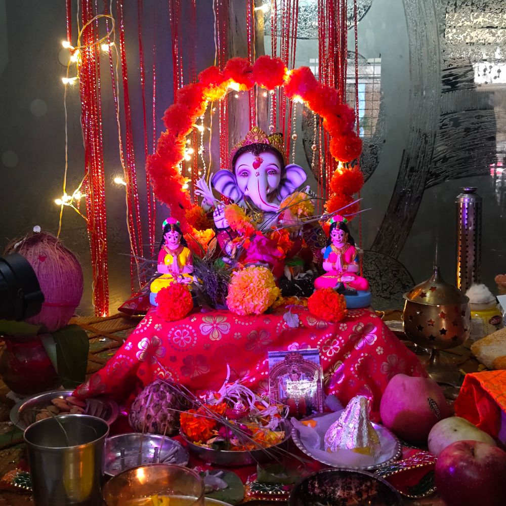 દોઢ દિવસના ગણપતિ બાપ્પાને આજે ભાવભીની વિદાય:ઘરોમાં સ્થાપિત બાપ્પાનું પૂજા-અર્ચના અને મહાઆરતી બાદ વિસર્જન કરાશે