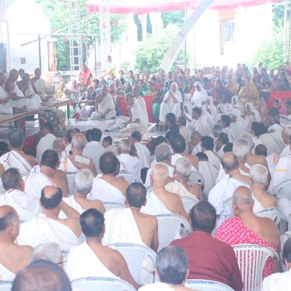 પર્યુષણ પર્વનું મિચ્છામી દૂકડમ સાથે સમાપન:જૈનાચાર્યોના મુખેથી થયેલા બારસાસૂત્રના પઠન સાથે સંવત્સરીની ઉજવણી કરાઈ