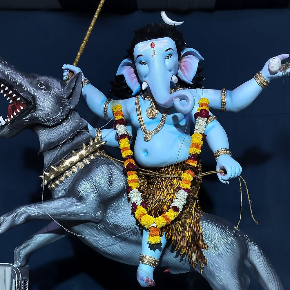 નવસારીના શાંતાદેવી રોડ પર ગણપતિ ઉત્સવની ધૂમ:ભક્તોએ સોમનાથ, જન કલ્યાણ, ગાંધીનગર અને પાર્શ્વનાથ એપાર્ટમેન્ટમાં કર્યા બાપાના દર્શન