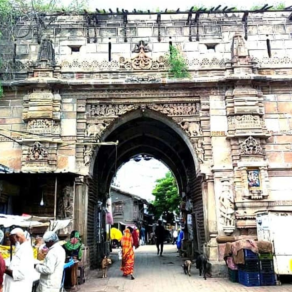2500 વર્ષ જૂના પ્રાચીન વઢવાણનો સ્થાપના દિન ઉજવાયો:ઋષિપાંચમે ભોગાવો નદીની મહાઆરતી અને શિલાલેખ પૂજન; ઐતિહાસિક અસ્મિતા અને ગૌરવ જાળવવા ગ્રામજનોનો સંકલ્પ