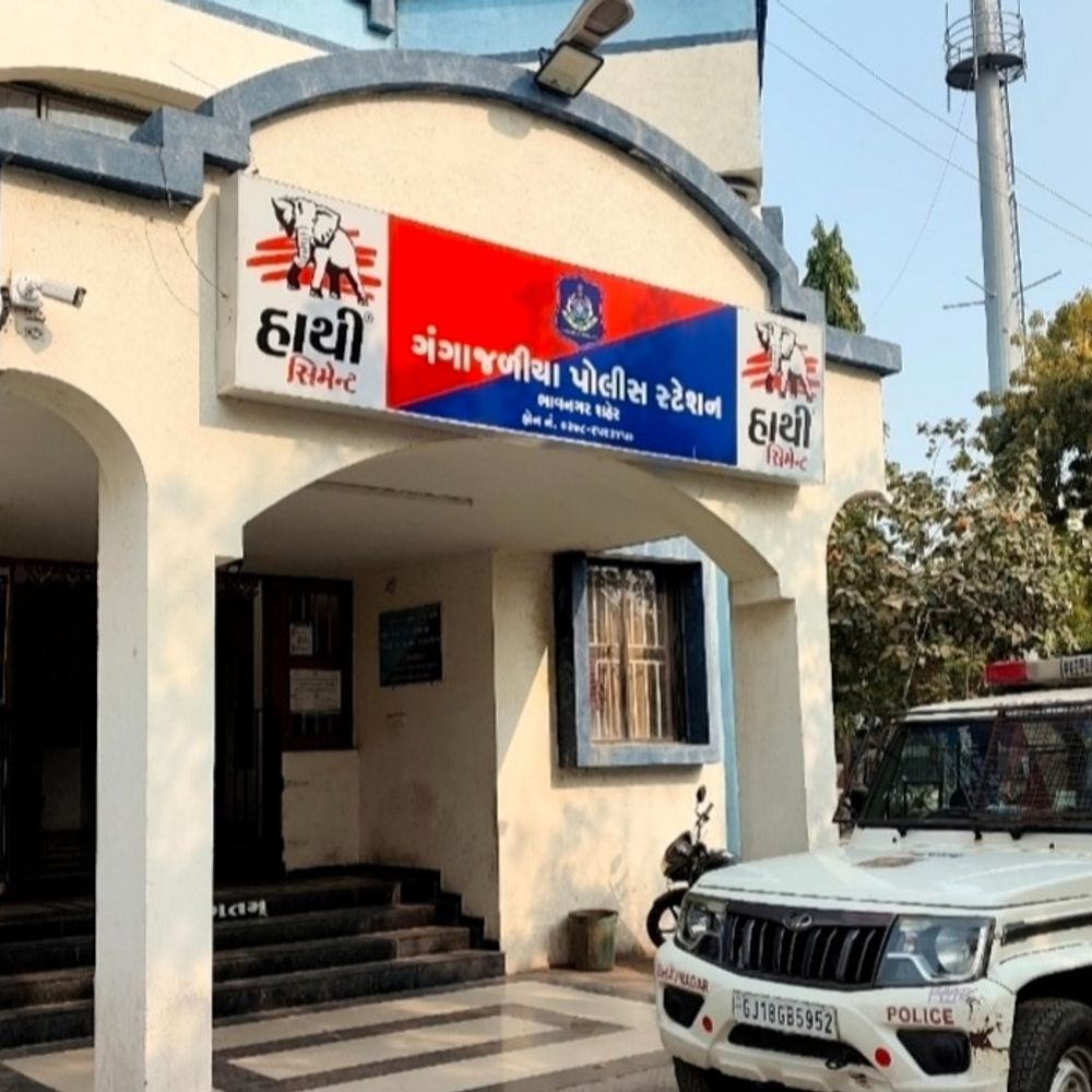 જમનાકુંડ વિસ્તારમાં ગેરેજ ધારકના બંધ મકાનમાં ચોરી:ઘરના સભ્યો બહાર ગયા ને તસ્કરો ત્રાટક્યાં, સોનાના દાગીના, તેમજ રોકડ રકમ મળી 65 હજારના મુદ્દામાલની ચોરી