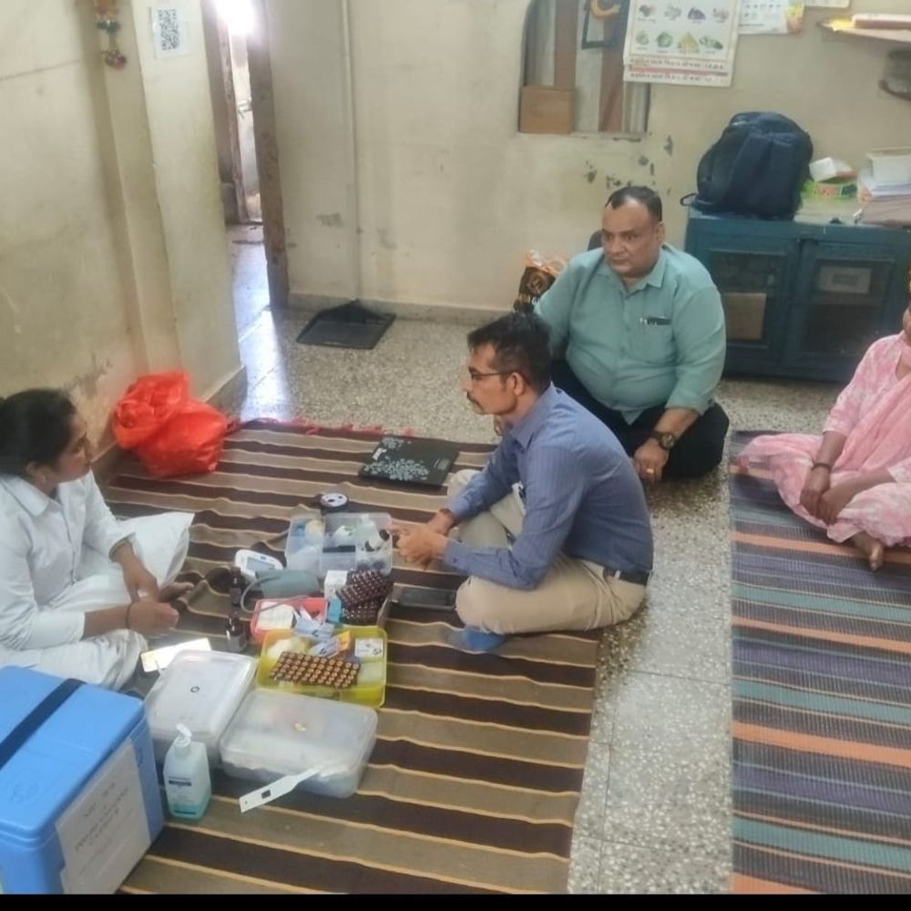 દાહોદના CDHO ડૉ. ટીલાવતે રામનગરમાં ‘મમતા દિવસ’ની મુલાકાત લીધી:શહેરી વિસ્તારમાં સગર્ભા માતાઓ અને બાળકોને સમયસર આરોગ્ય સેવાઓ-રસીકરણ આપવા માર્ગદર્શન આપ્યું