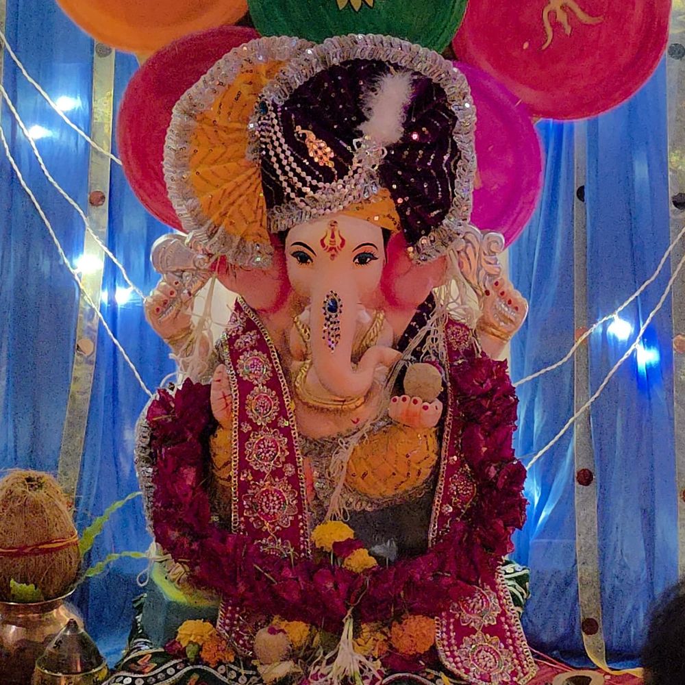 વૃંદાવન-6 બંગ્લોઝમાં ગણેશોત્સવનો બીજો દિવસ ધામધૂમથી ઉજવાયો:પરેશભાઈ પટેલે જન્મદિવસ પર ફરાળી નાસ્તો કરાવ્યો, કેતનભાઈએ કવિતા ગાઈ