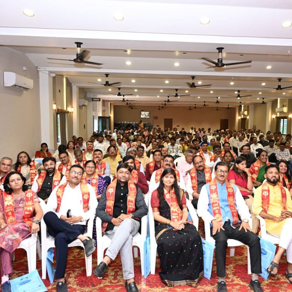 અંબાજીમાં 29 શ્રેષ્ઠ શિક્ષકોને ST સ્માર્ટકાર્ડ, 28 શિક્ષકોને વિશેષ પારિતોષિક પણ એનાયત