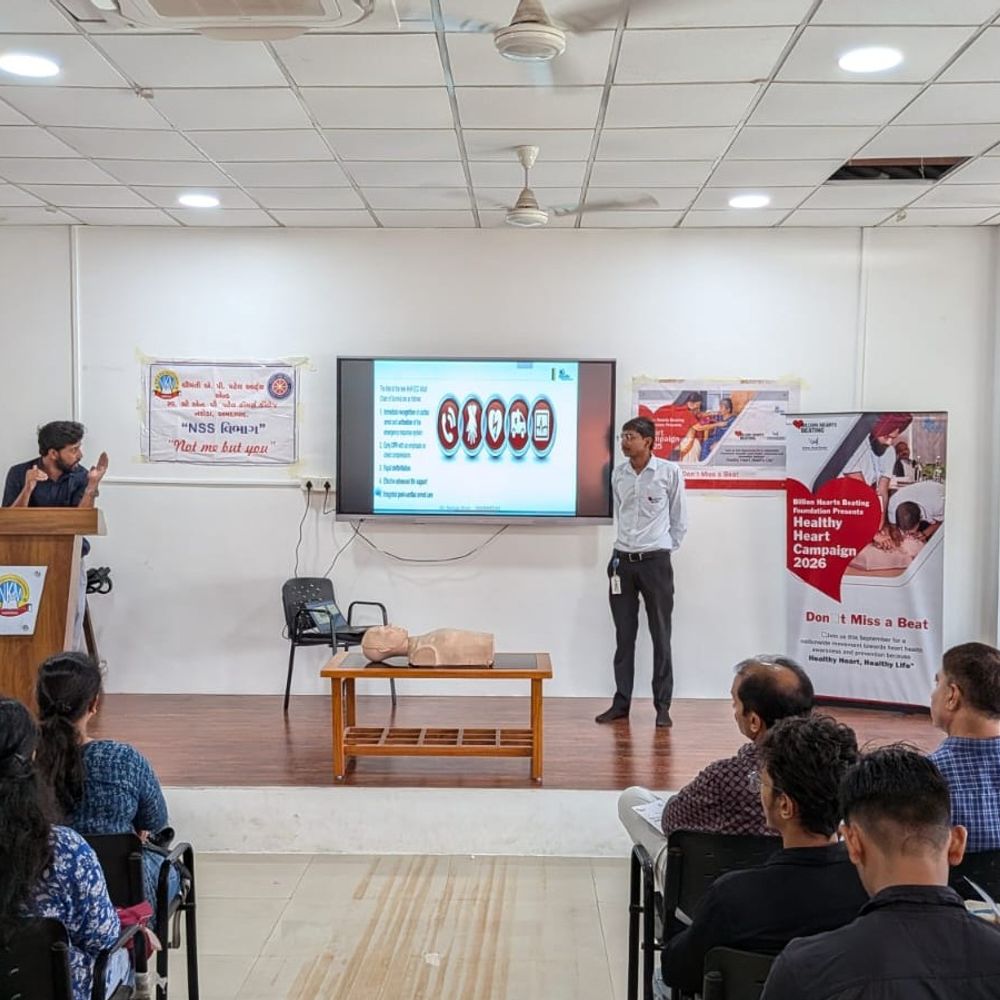 નરોડા કોલેજ NSS વિભાગે CPR તાલીમ કાર્યક્રમ યોજ્યો:બિલિયન હાર્ટ બીટીંગ અને એપોલો ફાઉન્ડેશનના સહયોગથી વિદ્યાર્થીઓને અપાઈ તાલીમ