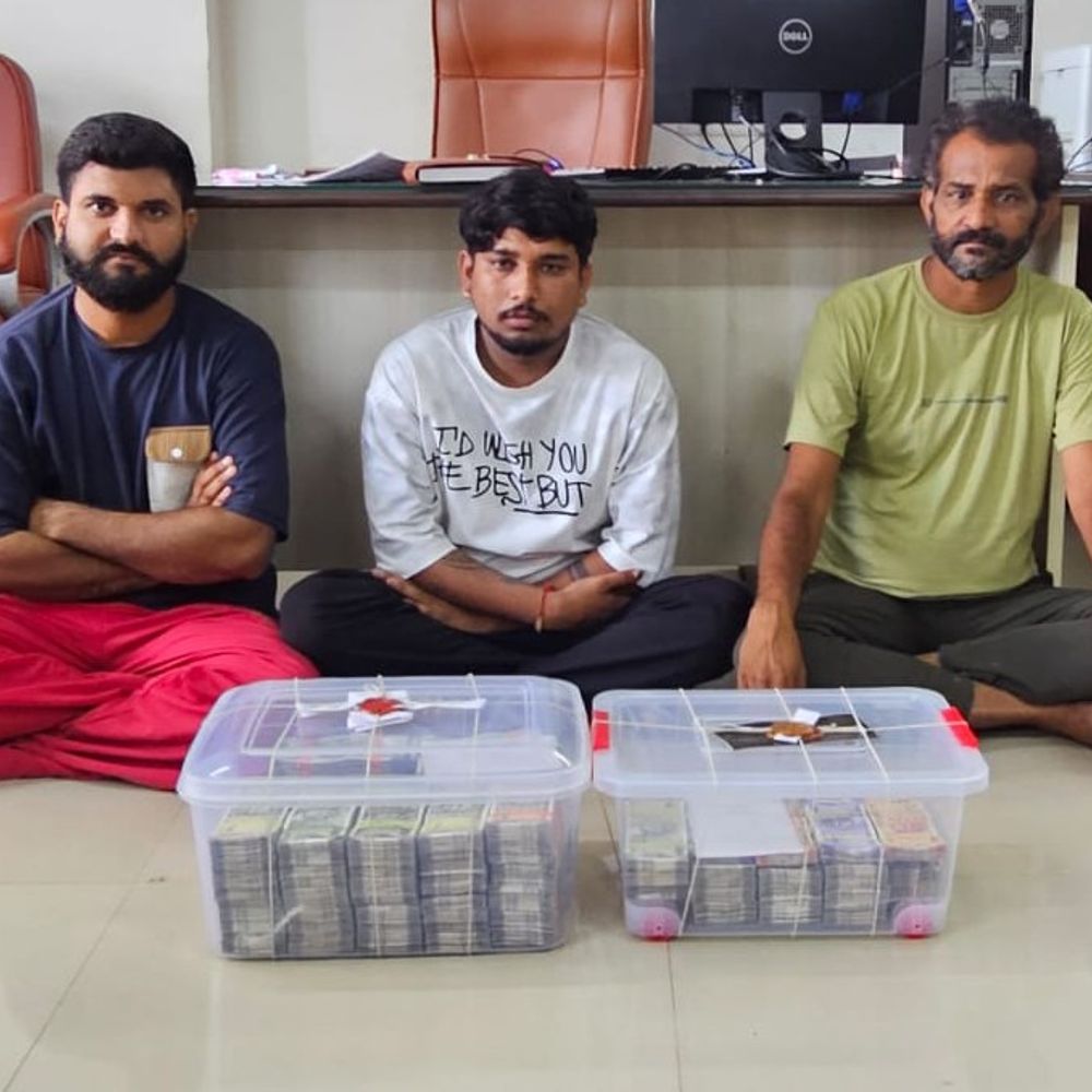 યુવાનને શેરબજારમાં વધુ પૈસાની લાલચ આપી 86.25 લાખની ઠગાઈ:મહેસાણાના 3 શખ્સની ધરપકડ, પોલીસે 100% રકમ રિકવર કરી