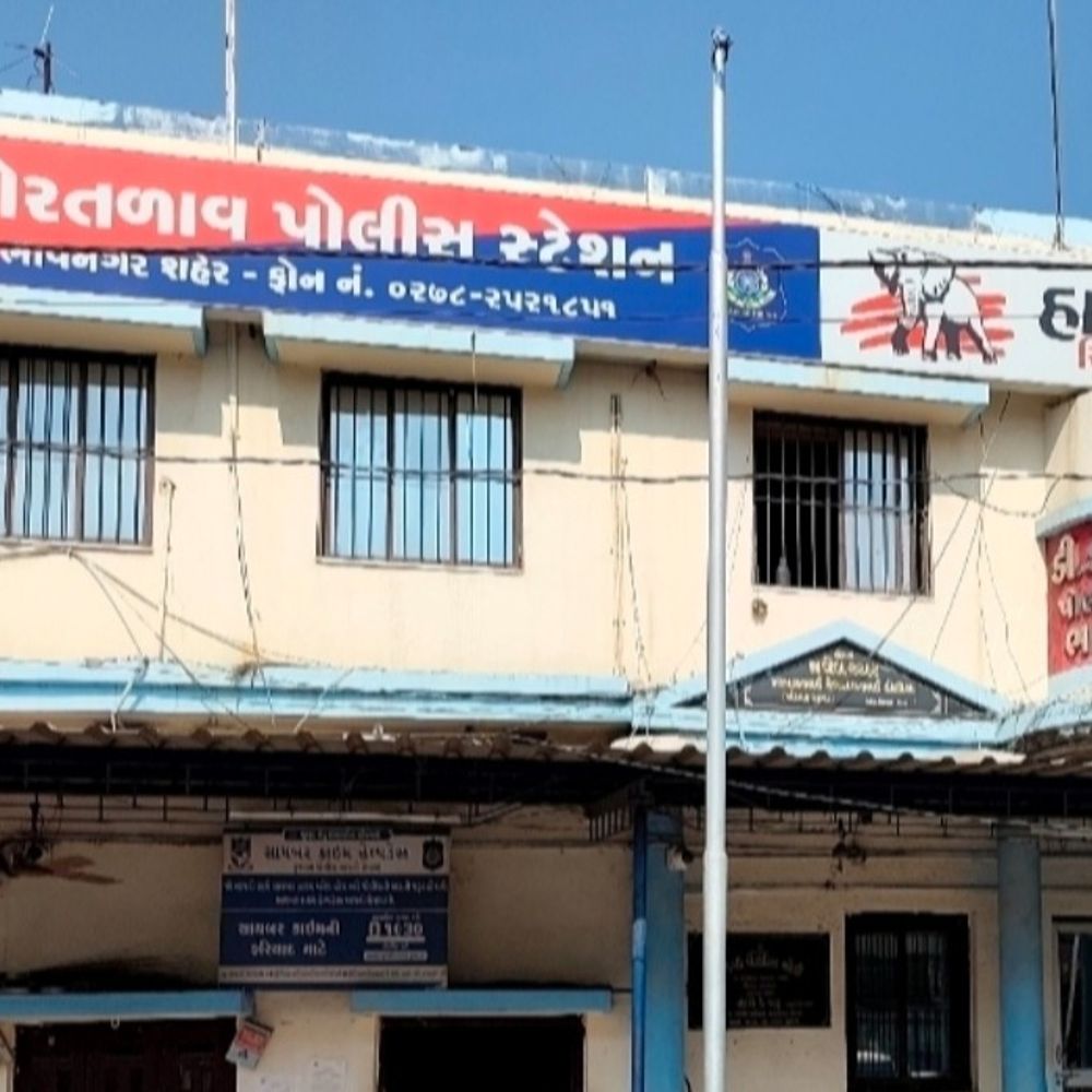 'હું અહીંનો ડોન છું' કહી યુવક સાથે છરીની અણીએ લૂંટ:આખલોલ જકાતનાકા પાસે રિલ્સ જોઈ રહેલા શ્રમિક પાસેથી સ્વિફ્ટ કારમાં આવેલા બે શખસે ફડાકા મારી મોબાઇલ-પૈસા ઝૂંટવી લીધા