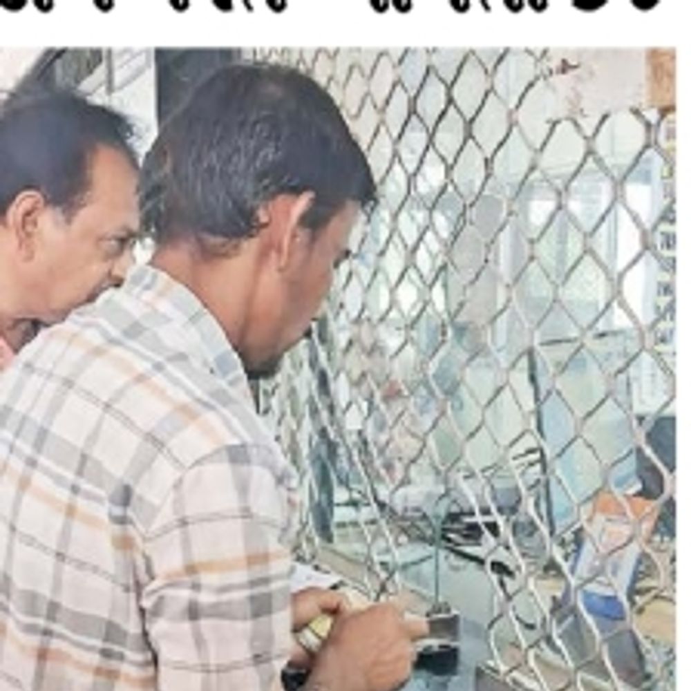 દિવાળીના એડવાન્સ બુકિંગમાં મોટા ભાગની ટ્રેન અત્યારથી હાઉસફુલ:ભક્તિનગર રેલવે સ્ટેશન પર ઓનલાઇન પેમેન્ટ ન લેવાના મનસ્વી નિર્ણયથી મુસાફરો રઝળી પડ્યા