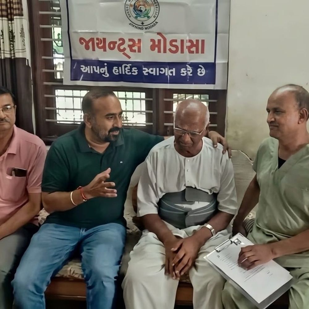 પરિવારની હાજરીમાં બે વડીલોએ દેહદાન-અંગદાનનો સંકલ્પ કર્યો:જાયન્ટ્સ મોડાસાના અભિયાન અંતર્ગત ગોવિંદભાઈ પટેલ અને જ્યોત્સનાબેન ખોખરે સંકલ્પપત્રો ભર્યા
