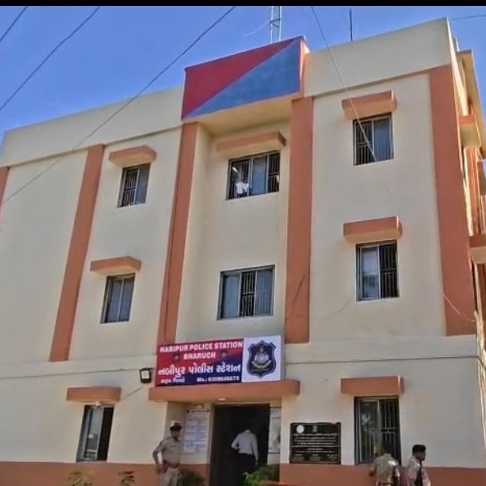 નબીપુર પોલીસ સ્ટેશનનું રેન્જ IG સંદીપસિંઘે કર્યું ઇન્સ્પેક્શન:ભરૂચ SP અક્ષયરાજ મકવાણા સહિતના અધિકારીઓ હાજર રહ્યા