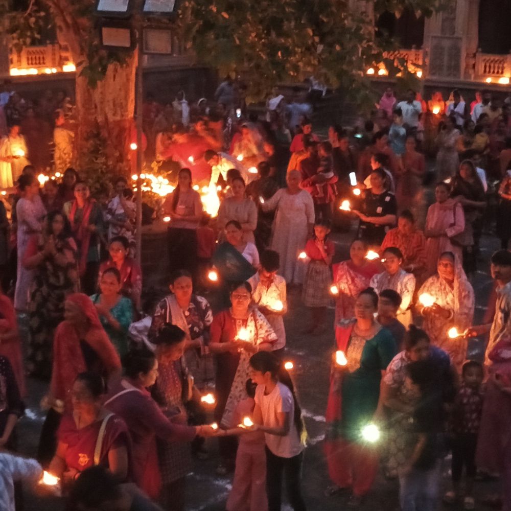 મોરબીમાં પીએમ મોદીના જન્મદિવસની ભવ્ય ઉજવણી:મણિમંદિરમાં ‘આશીર્વાદના દિવડા’ કાર્યક્રમ યોજાયો, 5 હજારથી વધુ લોકો જોડાયા